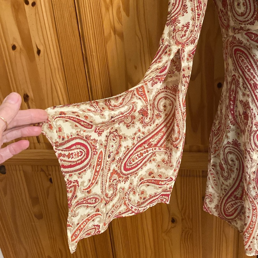 Express ruffled blouse - Picture 2 of 9